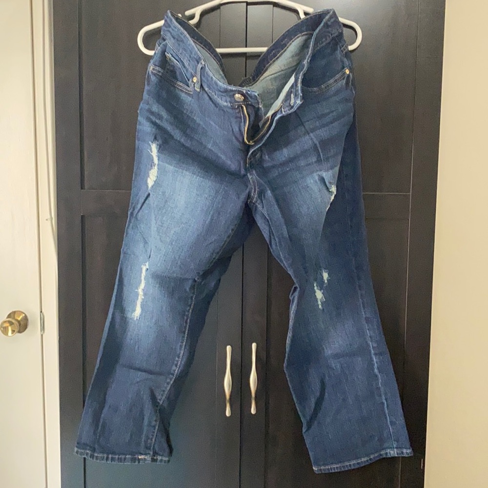 Jennifer Lopez brand distressed capris